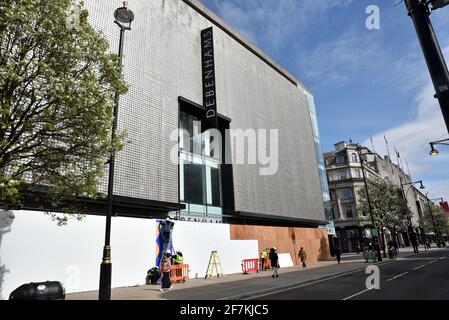 Oxford Street, Londra, Regno Unito. 8 Aprile 2021. L'ex negozio di punta Debenhams di Oxford Street è salito. Credit: Matthew Chpicle/Alamy Live News Foto Stock