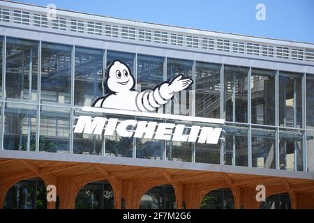 Sede Michelin (nuova facciata), piazza Carmes, Clermont-Ferrand, Puy-de-Dome, Auvergne-Rhone-Alpes, Francia Foto Stock