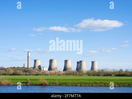 Centrale elettrica a carbone Ratcliffe-on-Soar senza vapore dal raffreddamento Towers Ratcliffe on Soar Nottinghamshire Inghilterra UK GB Europa Foto Stock