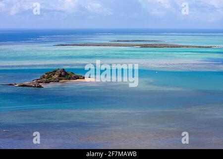Barche a vela nei pressi dell'isola di Hermitage, Rodrigues, Mauritius, Oceano Indiano Foto Stock