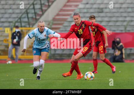 Bruxelles, Belgio. 8 aprile 2021. Justine Vanhaevermaet (10) del Belgio e Karine Saevik (21) della Norvegia hanno ritratto durante un gioco amichevole internazionale delle donne tra il Belgio, chiamato le fiamme rosse e la Norvegia a Koning Boudewijnstadion a Bruxelles, Belgio. Photo Sportpix.be/SPP Credit: SPP Sport Press Photo. /Alamy Live News Credit: SPP Sport Press Photo. /Alamy Live News Foto Stock