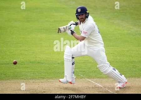 Durham's ben Raine durante la partita del campionato LV= Insurance County Championship a Trent Bridge, Nottingham. Data immagine: Giovedì 8 aprile 2021. Foto Stock