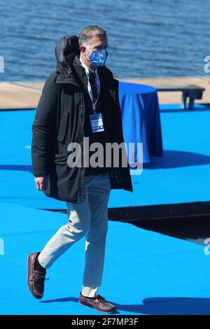 Varese, Italia. 8 aprile 2021. Il Direttore Esecutivo della FISA Matt SMITH ha visto l'apertura dei Campionati europei di canottaggio sul Lago di Varese l'8 aprile 2021 a Varese, Italia Credit: Mickael Chavet/Alamy Live News Foto Stock