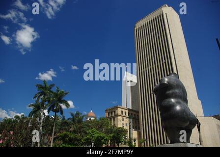 Fernando Botero scultura in piazza principale, Medellin, Colombia Foto Stock