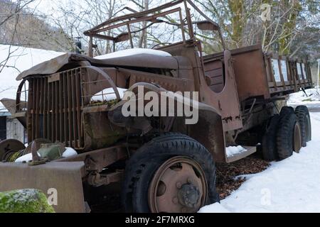 Camion militare della seconda guerra mondiale abbandonato dall'esercito degli Stati Uniti. Foto Stock