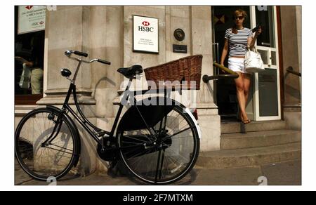 H.S.B.C. Banca a Sloan Squarepic David Sandison 2/8/2004 hsbc Foto Stock