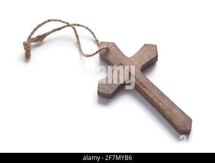 Piccola croce di legno con taglio di corda Foto Stock