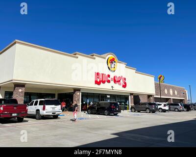 Fort Valley, GA USA-29 marzo 2021: L'esterno di un distributore di benzina Buc ees, ristorante fast food, e minimarket con cibo, bevande, spuntini, k Foto Stock