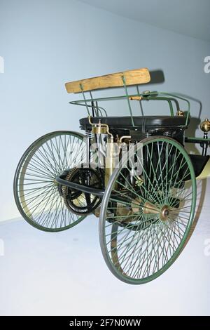 1889 Daimler Motoized Quadricycle, Mercedes Museum, Stoccarda Foto Stock