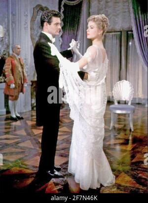 IL film SWAN 1956 MGM con Grace Kelly come Principessa Alexandra e Louis Jordan come Dr. Nicholas Agi Foto Stock