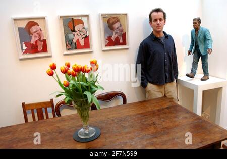 Artista/scultore Sean Henry a casa sua su Norburn Street, W10.4 novembre 2002 foto Andy Paradise Foto Stock