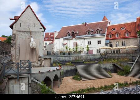 Tallinn, Estonia - 29 giugno 2019: Il palcoscenico all'aperto del Teatro cittadino di Tallinn è in piedi vuoto Foto Stock