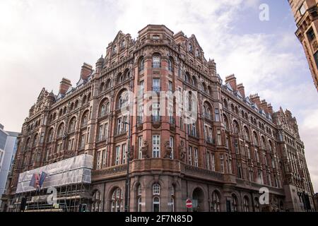 The Midland Hotel on the Junction of Peter Street & Lower Mosley Street con architettura in stile barocco edoardiano di grado A. 2 edificio classificato Foto Stock