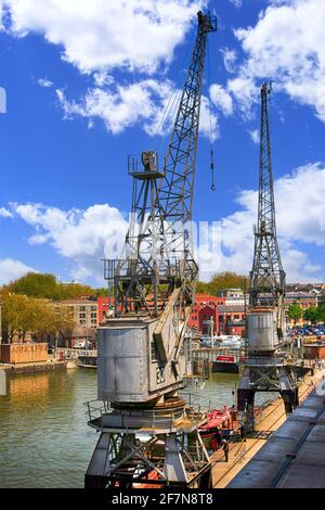 Bristol, Somerset, Regno Unito - 23 maggio 2012: Gru Dockside ora silenziose e inutilizzate a Bristol City porto Inghilterra Foto Stock