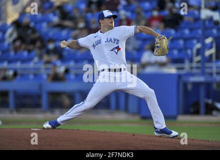 Dunedin, Stati Uniti. 8 aprile 2021. Toronto Blue Jays starter Ross striping piazzole contro gli Angeli di Los Angeles durante il primo inning al TD Ballpark a Dunedin, Florida, giovedì 8 aprile 2021. Foto di Steven J. Nesius/UPI Credit: UPI/Alamy Live News Foto Stock