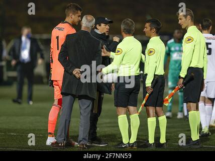 L'allenatore di Rudi Garcia OL parla con l'arbitro al termine della partita, partita tra LA REDSTAR e L'OLYMPIQUE LYONNAIS, allo stadio BAUER il 08 aprile 2021 a Saint-Ouen, Francia. Foto di Loic BARATOUX/ABACAPRESS.COM Foto Stock