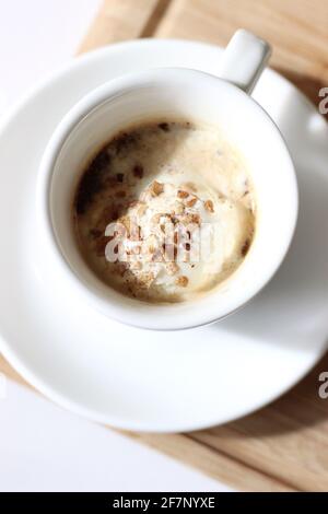 Affogato Coffee overhead. Delizioso caffè con gelato alla vaniglia. Foto Stock