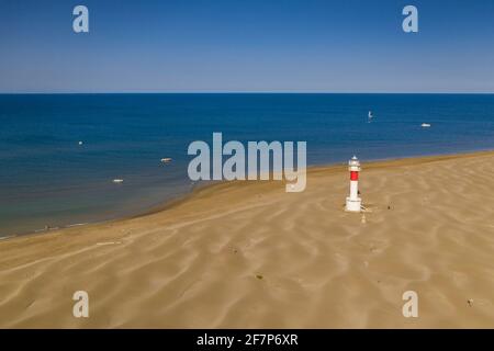 Veduta aerea del Faro di Punta del Fangar (Delta dell'Ebro, provincia di Tarragona, Catalogna, Spagna) ESP: Vista aérea del Faro de la Punta del Fangar Foto Stock