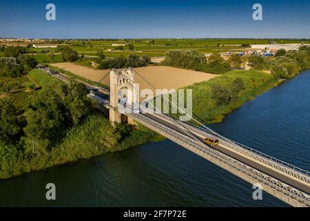 Vista aerea del ponte di Amposta sul fiume Ebro (provincia di Tarragona, Catalogna, Spagna) ESP: Vista aérea del puente de Amposta sobre el Río Ebro Foto Stock