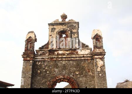 Rovine della vecchia chiesa di Dhanushkodi, India Foto Stock