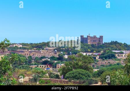 L'impressionante Palazzo Verdala ai Giardini Buskett situato nella valle di Wied il-Luq - Giardini Buskett, Siggiewi, Malta. Foto Stock