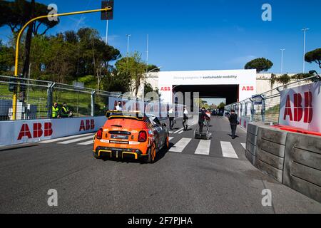 Roma, Italia. 09 aprile 2021. pista di sicurezza durante l'ePrix di Roma 2021, 3° appuntamento del Campionato del mondo di Formula e 2020-21, sul circuito Cittadino dell'EUR dal 9 al 11 aprile, a Roma - Photo Germain Hazard/DPPI/LiveMedia Credit: Independent Photo Agency/Alamy Live News Foto Stock