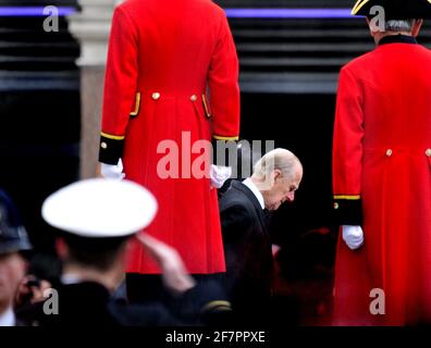 Il Principe Filippo, Duca di Edimburgo, lascia i funerali di Margaret Thatcher alla Cattedrale di San Paolo - 17 aprile 2013 Foto Stock