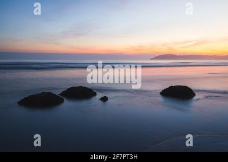 Alba A Moeraki Boulders, Nuova Zelanda Foto Stock