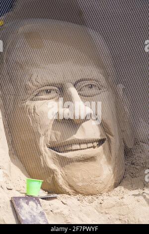 FILE FOTO scultura di sabbia del principe Filippo, S.A.R. il duca di Edimburgo, sulla spiaggia di Weymouth, Dorset, Regno Unito nel mese di maggio - foto scattata 1/5/16. Il Principe Filippo, Duca di Edimburgo, morì il 9 aprile 2021 all'età di 99 anni. Credit: Carolyn Jenkins/Alamy Live News Foto Stock