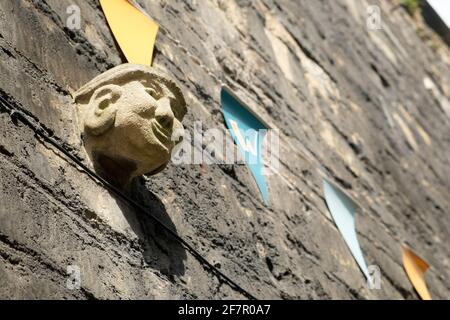 Figure scolpite sulla parete in Walcot St Bath somerset REGNO UNITO Foto Stock