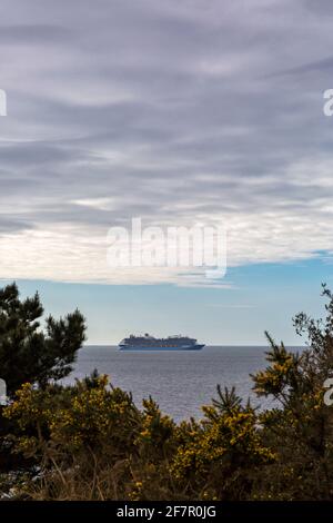 Inno della nave da crociera Seas ancorato a Poole Bay a causa dell'impatto di Covid-19 Coronavirus a Bournemouth, Dorset UK nel mese di aprile Foto Stock