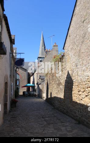 Strada stretta della città medievale di Guerande, Loira Atlantica, regione della Loira, Francia Foto Stock