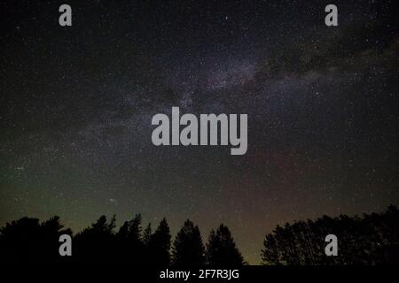 La galassia della Via Lattea, le stelle e i pianeti sparati brillano sul Cherry Springs Dark Skies Park e l'osservazione astrologica a Coudersport, Pennsylvania. Foto Stock