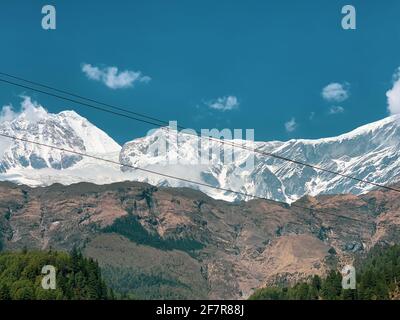 Vista panoramica della bellissima catena montuosa in Nepal. Vista della maggior parte dell'Himalaya, Foto Stock