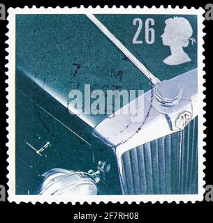 MOSCA, RUSSIA - 17 GENNAIO 2021: Francobollo stampato nel Regno Unito mostra MG TD, serie Classic Sports Cars, circa 1996 Foto Stock