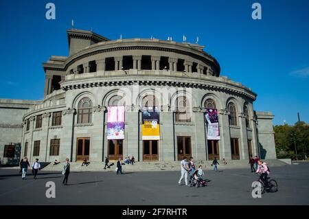 Yerevan, Armenia - 31 ottobre 2019: Teatro Accademico Nazionale Armeno dell'Opera e del Balletto intitolato ad Alexander Spendiaryan a Yerevan, Armenia Foto Stock