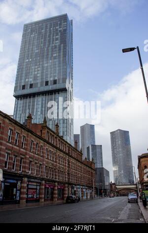 La vista della Beetham Tower lungo la LNE Railway Edificio ferroviario in Deansgate Peter Street con il Grande Nord Edificio ferroviario situato dietro Foto Stock