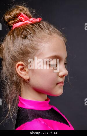 Ritratto di una bambina sportiva durante l'allenamento Foto Stock