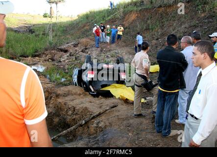 Eunapolis, bahia / brasile - 12 giugno 2008: Incidente stradale BR 101 lascia una persona morta nella città di Eunapolis. Foto Stock