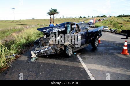 Eunapolis, bahia / brasile - 12 giugno 2008: Collisione tra i veicoli sull'autostrada BR 101 nella città di Eunapolis, nel sud Bahia. Foto Stock