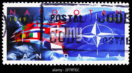 MOSCA, RUSSIA - 17 GENNAIO 2021: Francobollo stampato in Canada mostra NATO, 1949-1999, 50th Anniversary serie, circa 1999 Foto Stock