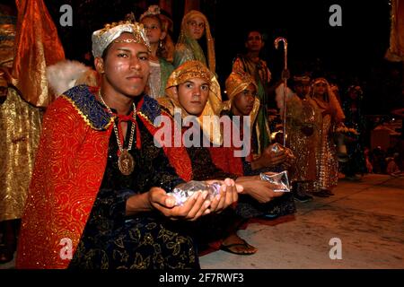 salvador, bahia / brasile - 5 gennaio 2007: Presentazione del vestito alla festa dei re nel quartiere di Lapinha nella città di Salvador. *** Capt. Locale Foto Stock