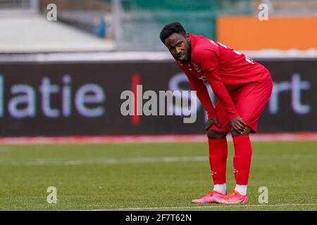 KERKRADE, PAESI BASSI - 9 APRILE: John Yeboah di Almere City FC deluso durante la partita olandese Keukenkampioendivisie tra Roda JC Kerkrade Foto Stock