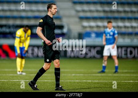 DEN BOSCH, PAESI BASSI - 9 APRILE: Arbitro Christian Bax durante la partita olandese di Keukenkampioendivisie tra FC Den Bosch e SC Cambuur a De Vliert Foto Stock