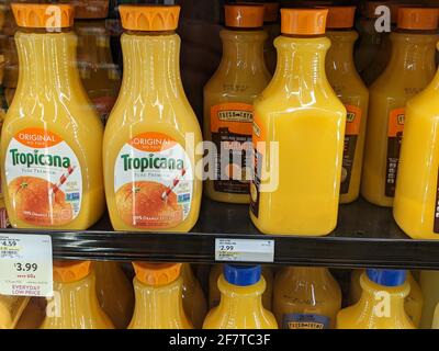 Varie bevande a base di succo disponibili per l'acquisto Foto Stock