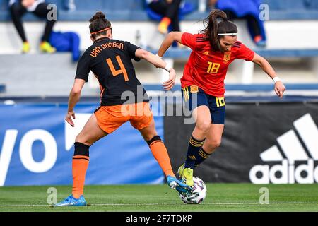 MARBELLA, SPAGNA - 9 APRILE: Marta Cardona di Spagna e Merel van Dongen dei Paesi Bassi durante la partita amichevole internazionale delle donne tra Spagna An Foto Stock