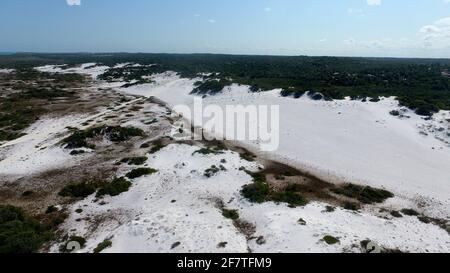 mata de sao joao, bahia / brasile - octuber 2, 2020: Veduta aerea delle dune nel distretto di Santo Antonio nel comune di Mata de Sao Joao. Foto Stock