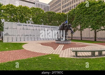 Empire state Plaza - Monumento ai pompieri caduti Foto Stock