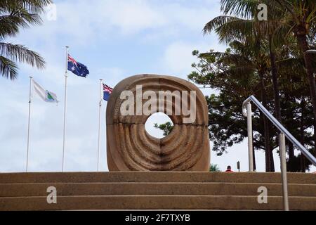 Yeppoon, Queensland, Australia - Aprile 2021: Scultura in pietra Spirit per commemorare il Centenario della Federazione delle colonie australiane nel 1901. Foto Stock