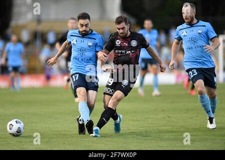 10 aprile 2021; Leichardt Oval, Sydney, nuovo Galles del Sud, Australia; A League Football, Sydney Football Club contro Melbourne City; ben Garuccio di Melbourne City affronta Anthony Caceres di Sydney Foto Stock